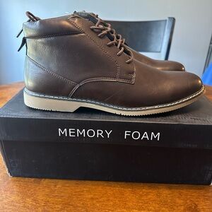 London Fog brown high Top Dress Shoes Size 9 Men’s BRAND NEW